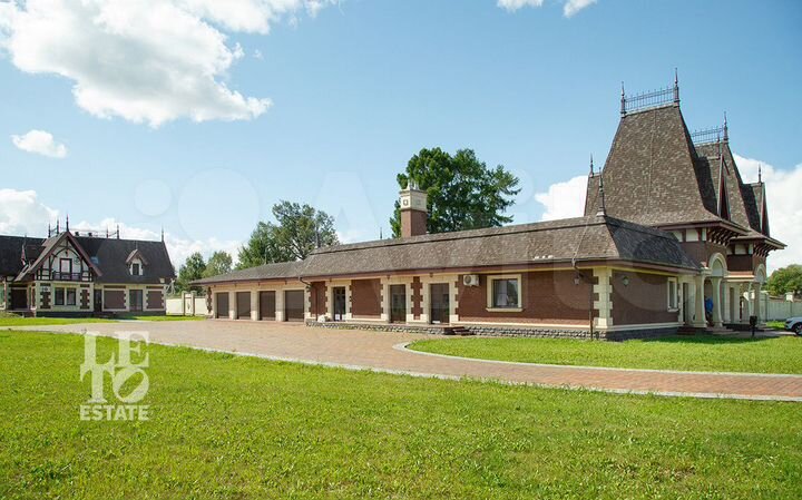 Дом 1500 м² на участке 12 га