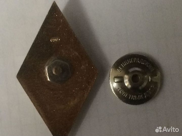 Знаки об окончании учебных заведений СССР