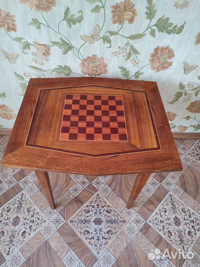 Шахматный столик