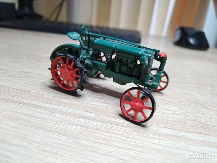 Модель трактора