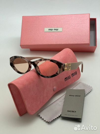 Солнцезащитные очки женские Miu Miu