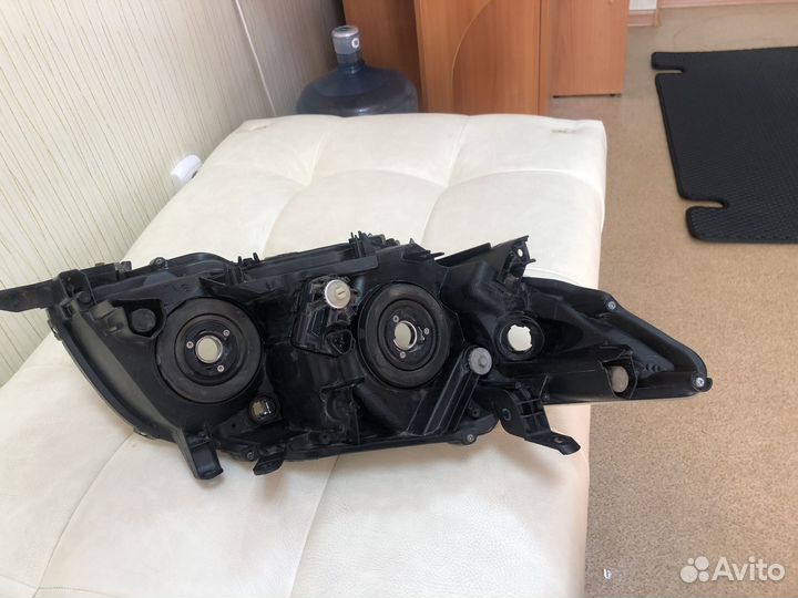 Фара toyota corolla 150 оригинал продам