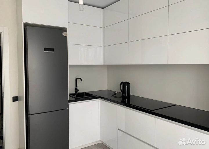 Светлая угловая кухня в рассрочку от фабрики