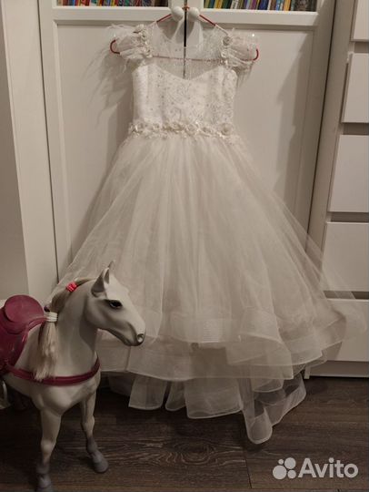 Платье белое праздничное девочке 128