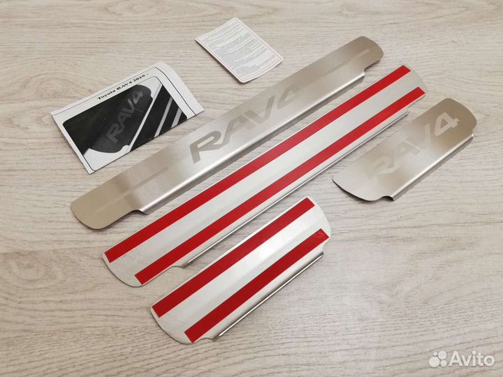 Накладки на пороги Toyota RAV 4 2018-нв (новые)