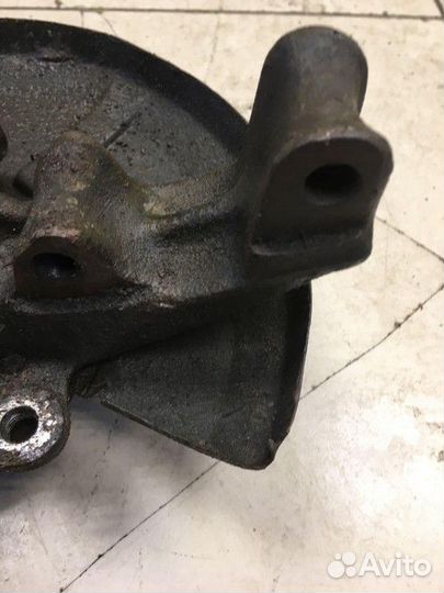 Кулак поворотный правый Audi 80