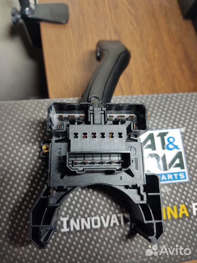 Подрулевой переключатель стеклоочистителя