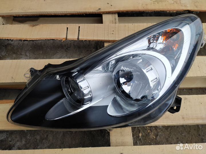 Фара левая Черная на Опель Corsa D Дорестайлинг
