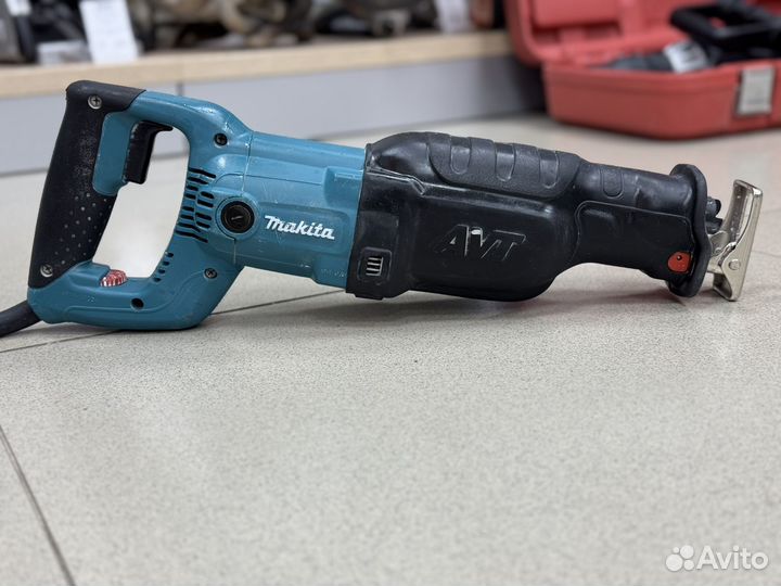 Сабельная пила Makita JR 3070 CT