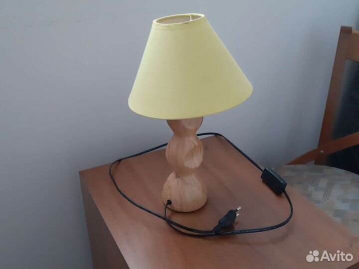Лампа настольная с абажуром б/у.Высота-31 см.Е 14