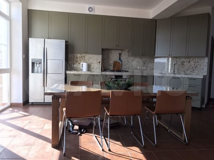 Дом 400 м² на участке 10 сот.