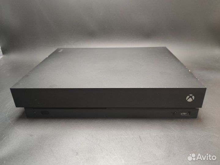 Игровая приставка Microsoft Xbox One X 1000 гб, че