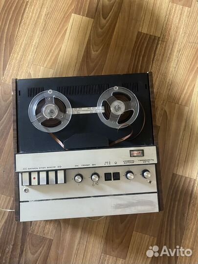 Катушечный магнитофон иней