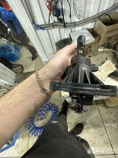 Радиатор охлаждения двигателя на бмв Х1 (е84)