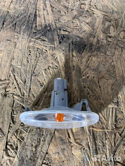 Повторитель поворота в крыло правый Kia Rio FB