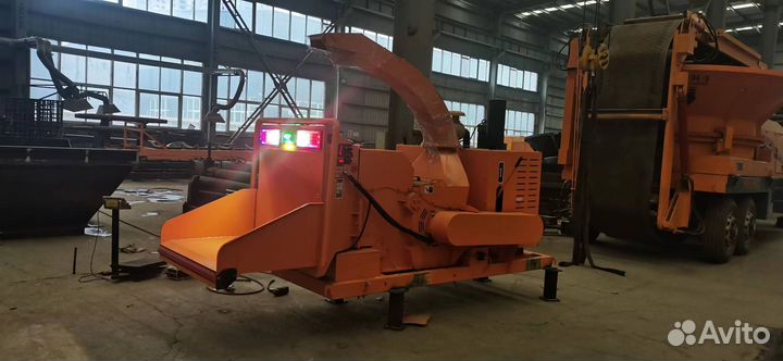 Измельчитель веток и древесины 100 л.с. на оси