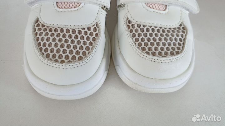 Кроссовки детские, сандалии (типа кроксы)