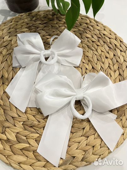 Бантики для волос на резинке белые для довочек