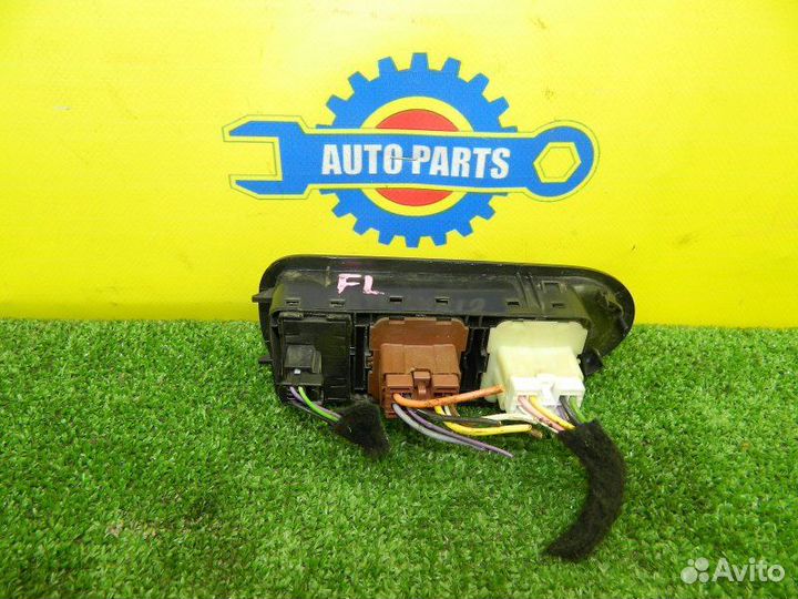 Блок управления стеклоподъемниками передний левый