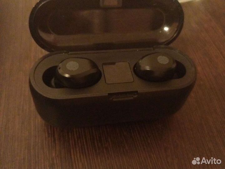 Беспроводные наушники,коробки от наушников нет