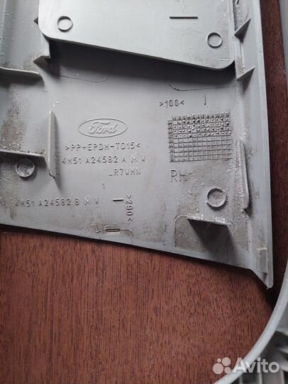 Обшивка средней стойки Ford Focus 2