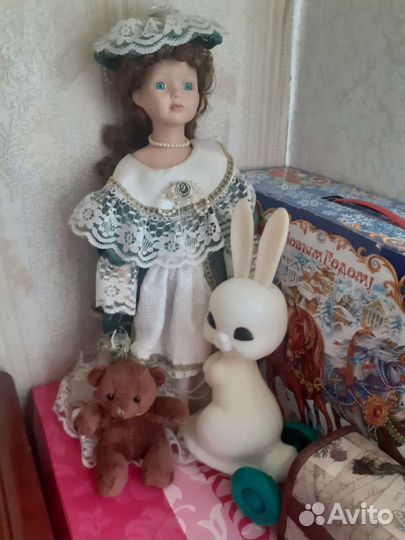 Фарфоровая коллекционная кукла немецкая