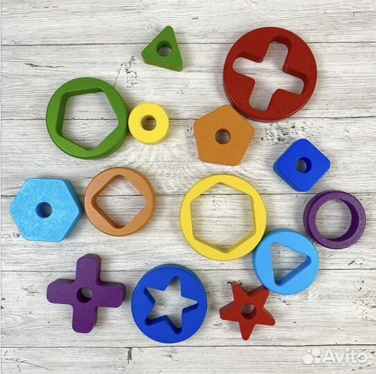 Деревянная пирамидка с вложениями