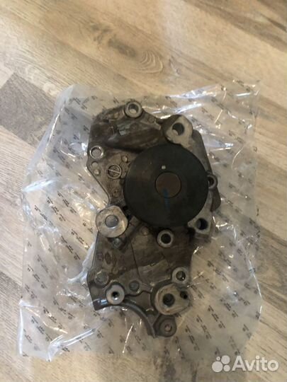 Помпа на hyundai santa fe