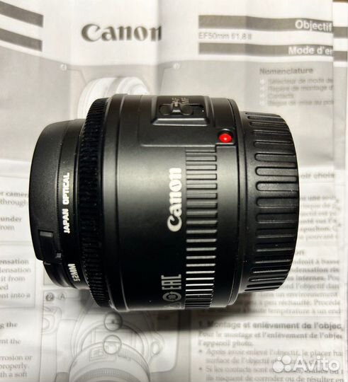 Пoртpетник Canon EF 50mm f/1.8 II + бленда, Япония