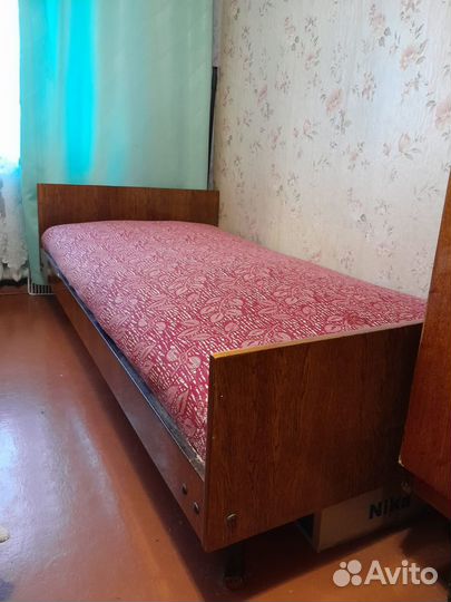 Кровать и диван