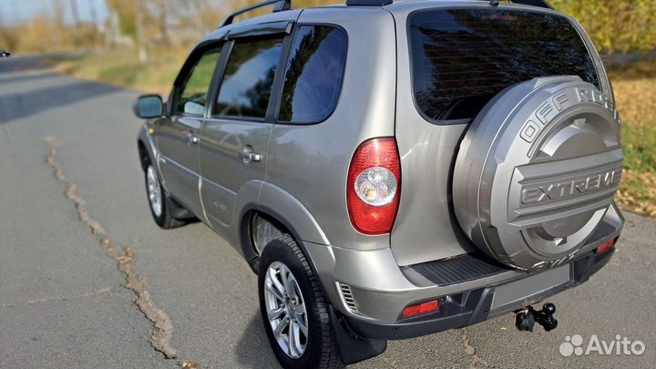 Chevrolet Niva 1.7 МТ, 2011, битый, 200 000 км