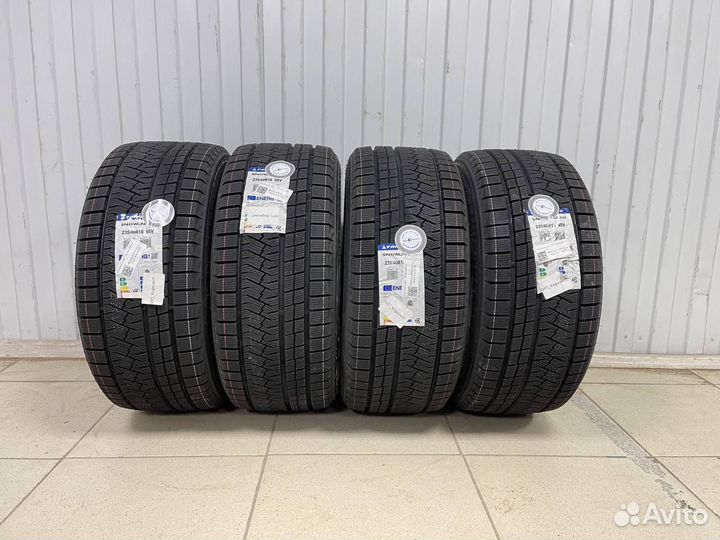 Triangle Snowlink TWT02 275/45 R21