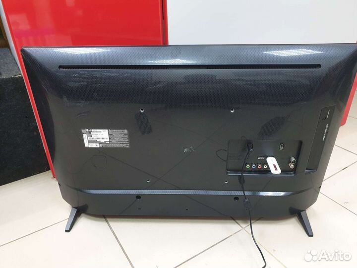 Телевизор LG 32диагональ 82см 2019года