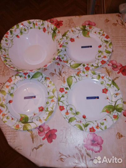 Столовая посуда бренд Luminarc салатник и тарелки