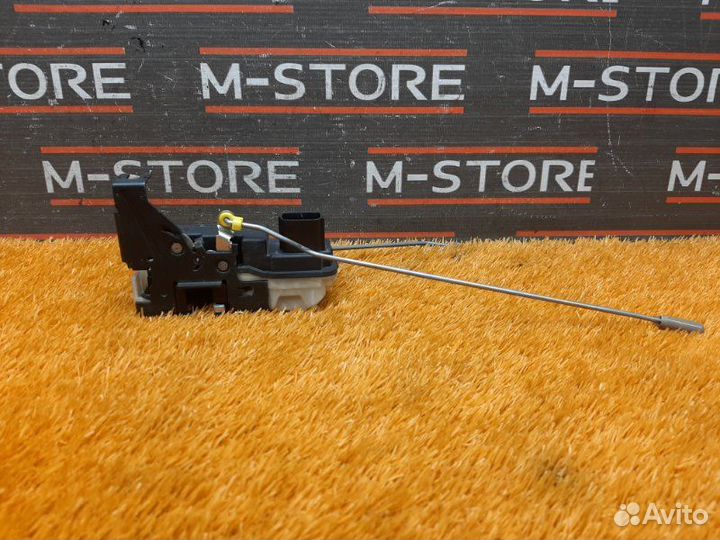 Замок двери передний правый Volvo Xc90 C95 B6324S5