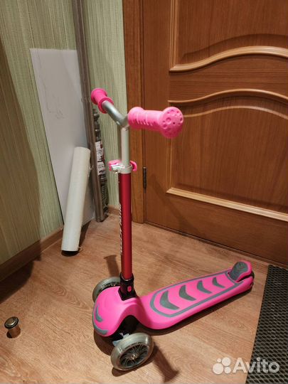 Продаю трехколёсный самокат детский