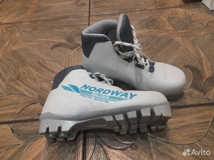 Лыжные ботинки