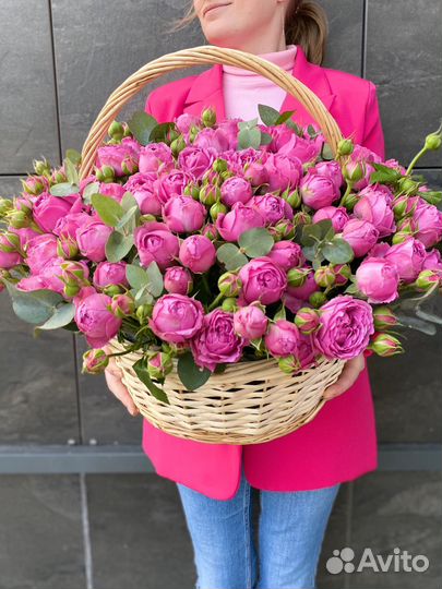 Роза пионовидная корзина роз премиум доставка