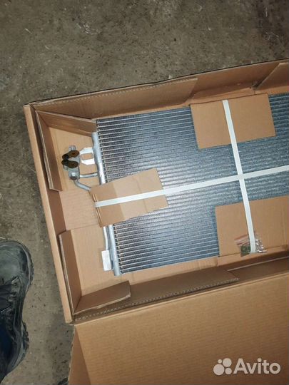 Радиатор кондиционера на мерседес вито виано 639