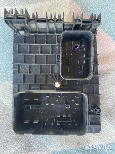 Блок предохранителей Пассат Б6