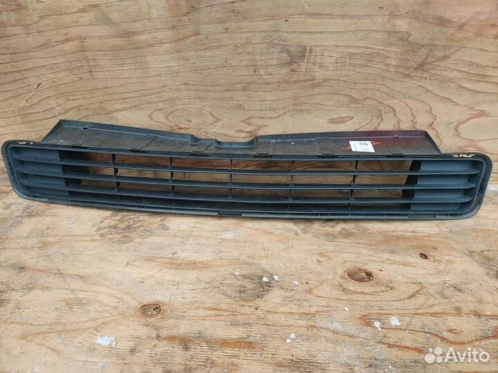Решетка в бампер нижняя Toyota Prius 3 ZVW30
