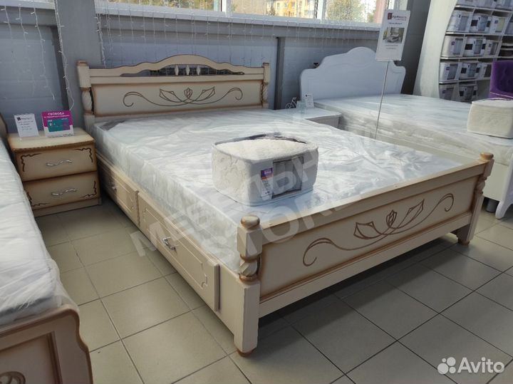 Кровать массив