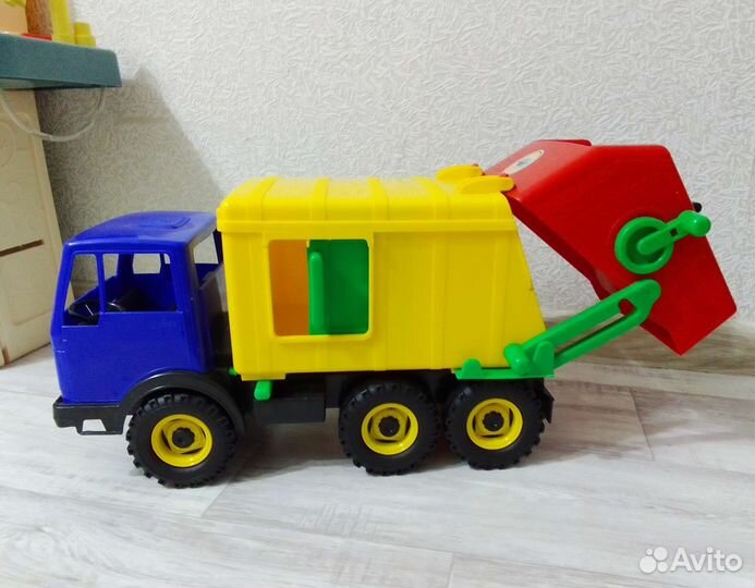 Мусоровоз мерседес