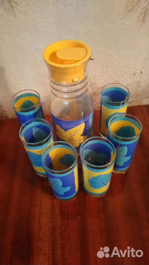 Кувшин со стаканами