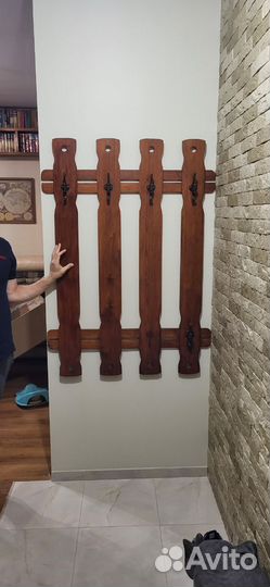 Вешалка настенная