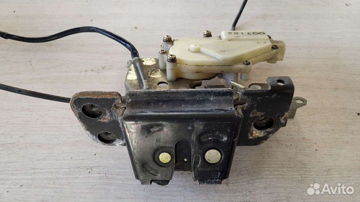 Замок багажника на Honda Civic eu1 eu2 eu3