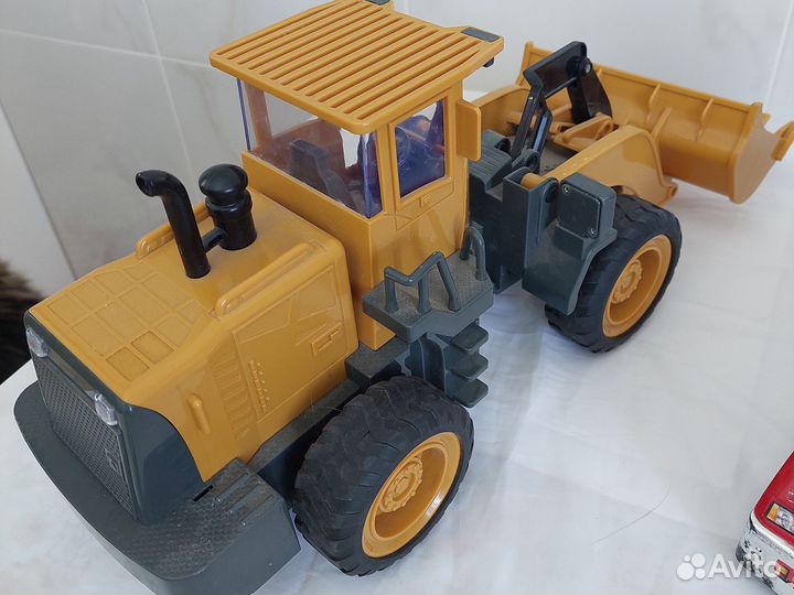 Игрушка автомобиль