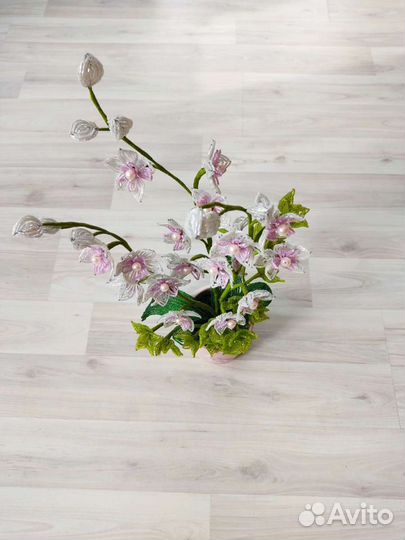 Цветы из бисера, орхидея, на 8 марта