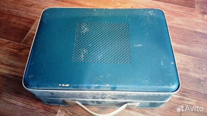 Проигрыватель виниловых пластинок 