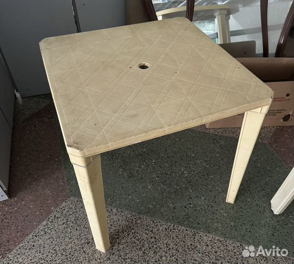 Стол пластиковый дачный